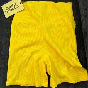 Brand New!! Daily Drills Poppy Shortie Shorts - Size Small